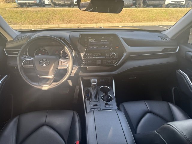 Certified 2022 Toyota Highlander XLE image 18