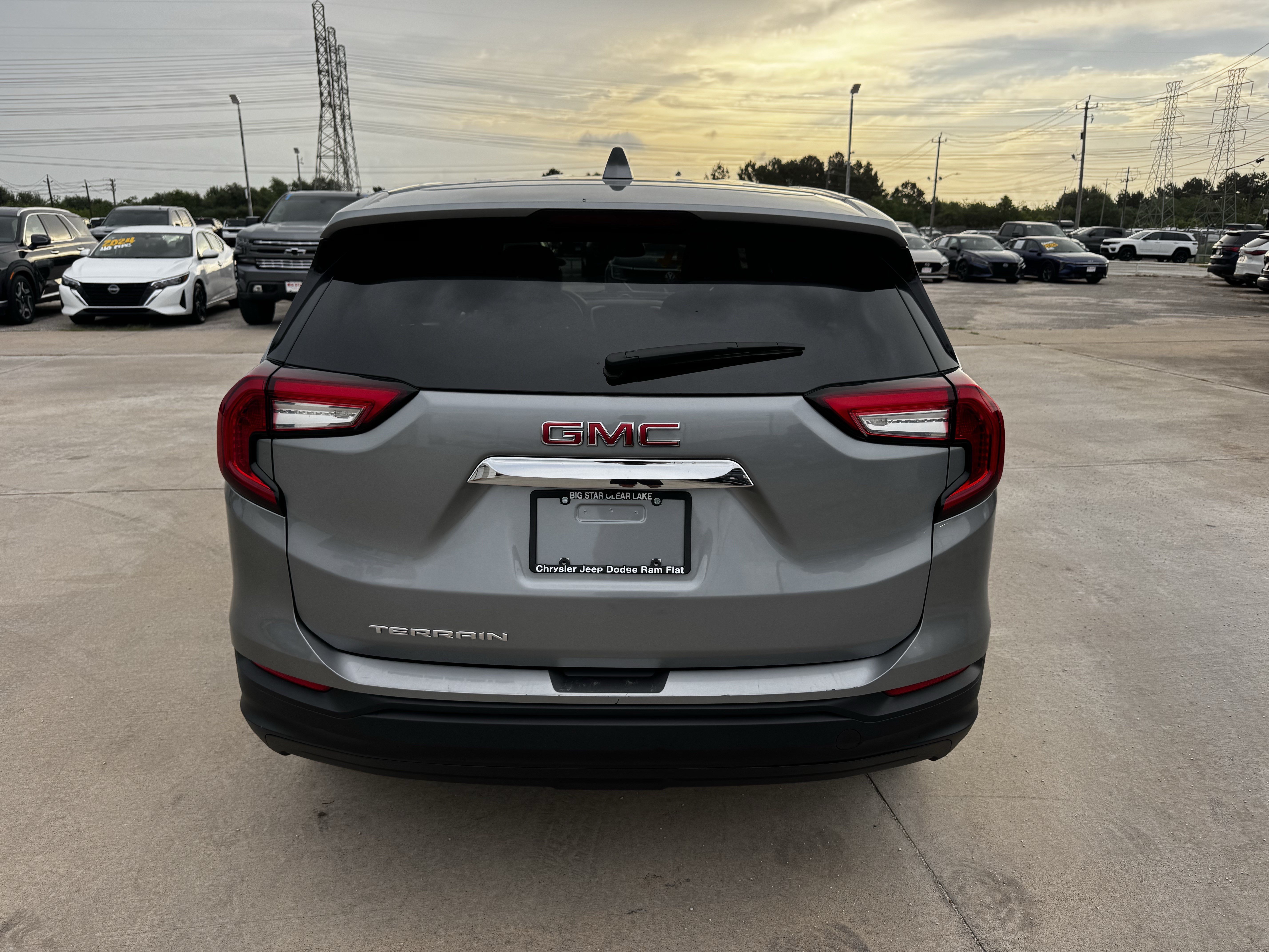 Used 2024 GMC Terrain SLE FWD image 9