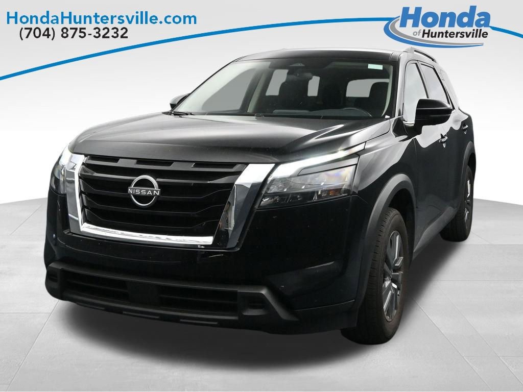 Used 2025 Nissan Pathfinder SV FWD image 2