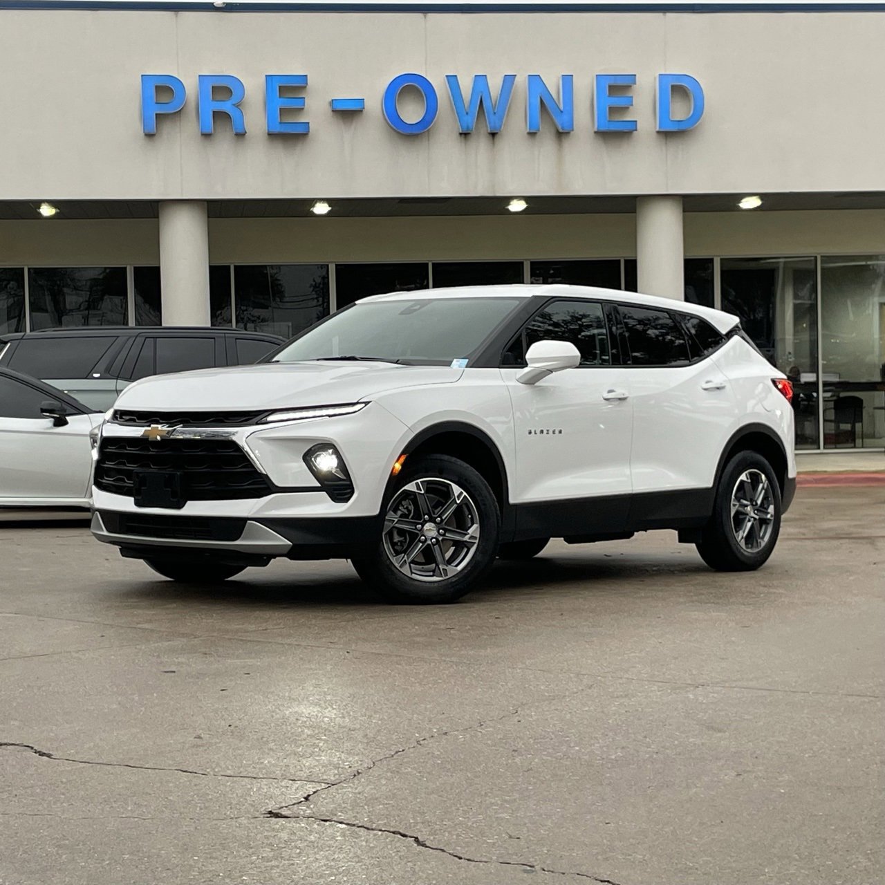 Used 2025 Chevrolet Blazer LT image 2