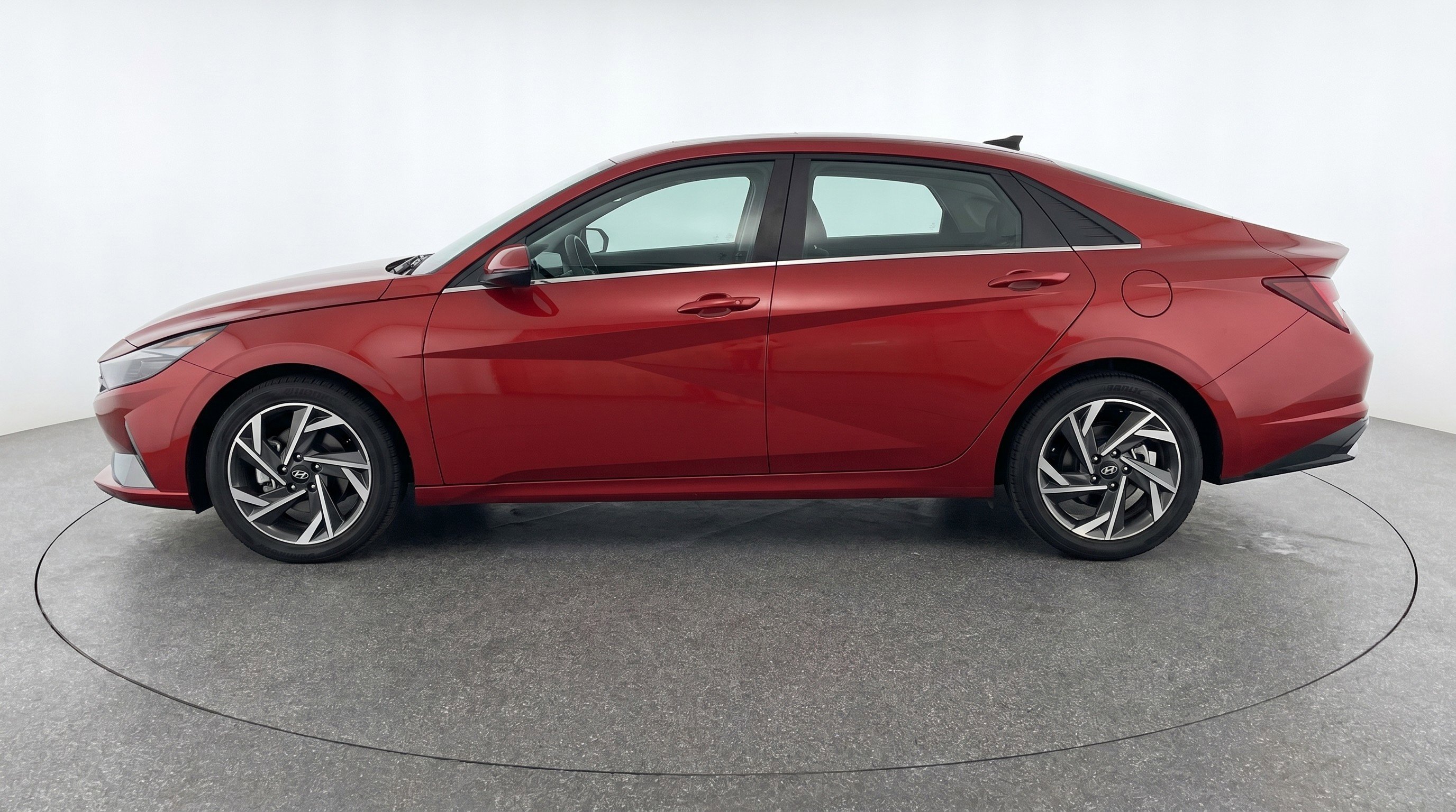Used 2025 Hyundai Elantra SEL FWD image 5