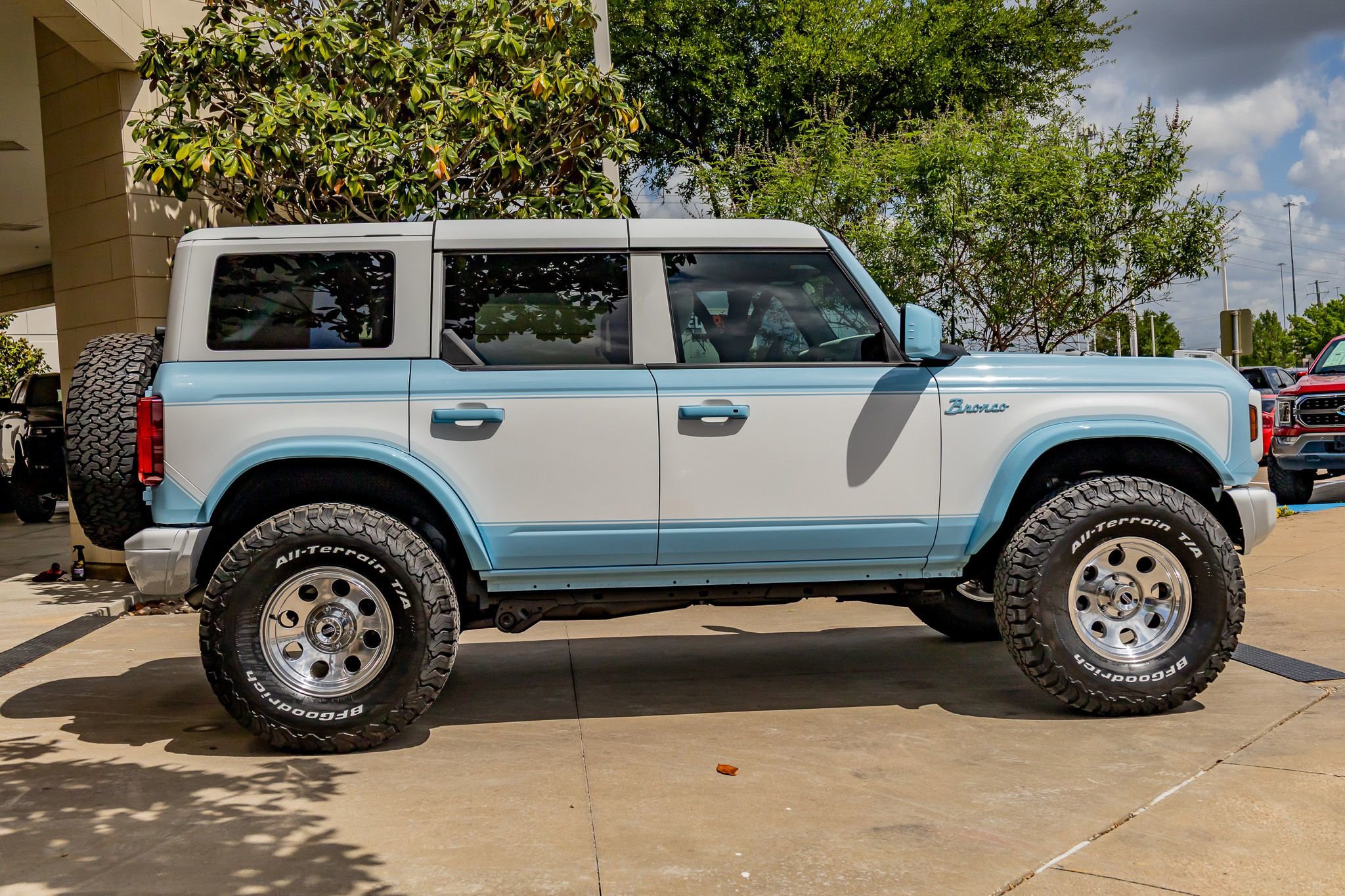 Used 2025 Ford Bronco Heritage Edition image 11