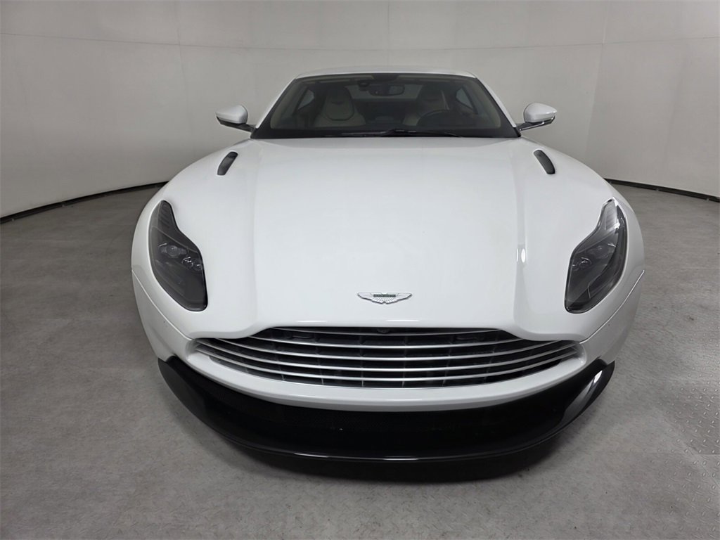 Used 2023 Aston Martin DB11 Coupe image 2
