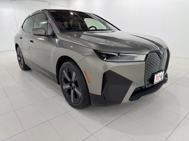 Used 2025 BMW iX xDrive50 w/ Premium Package image 7