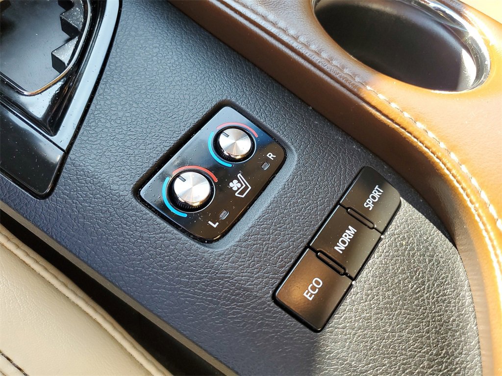 Used 2015 Toyota Avalon Limited image 37