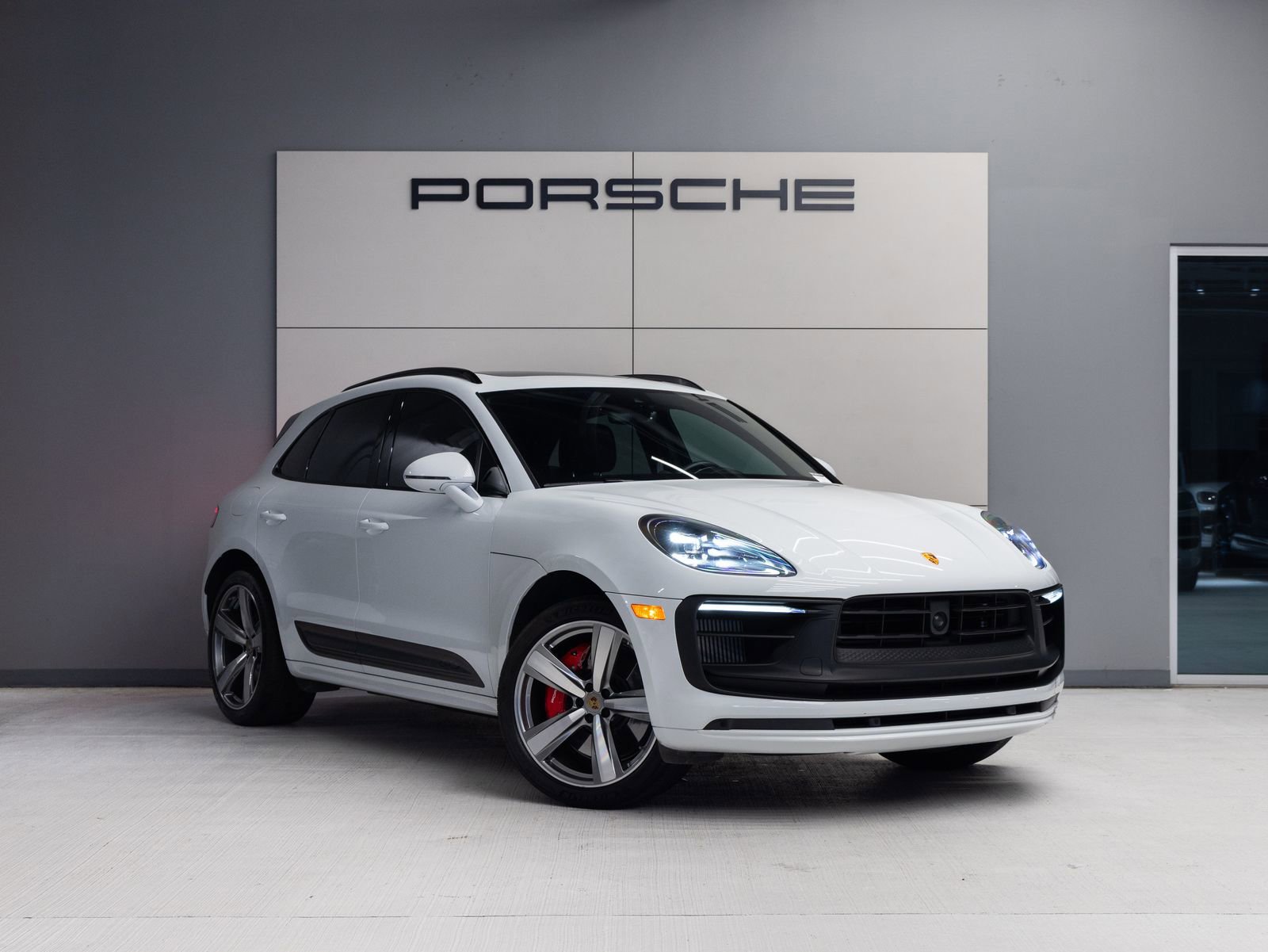 Certified 2024 Porsche Macan GTS AWD/4WD image 9