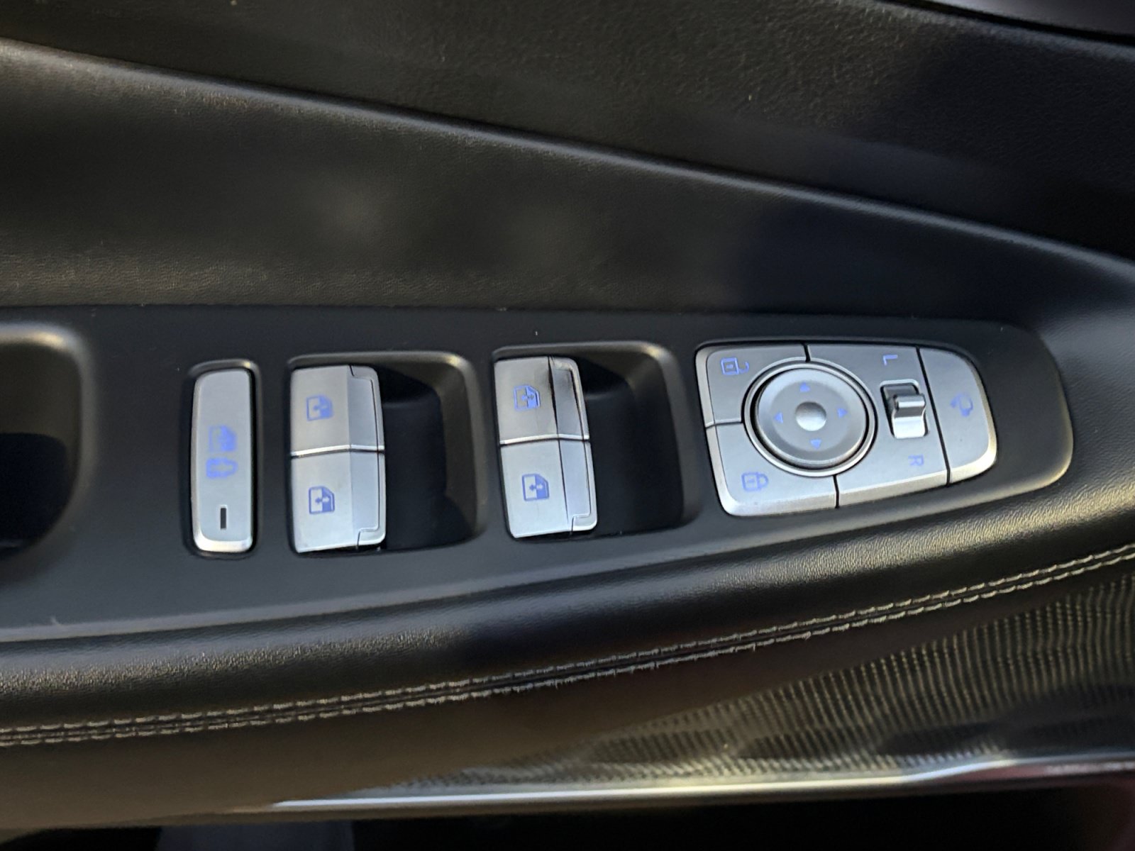 Used 2023 Hyundai Santa Fe Calligraphy AWD/4WD image 13