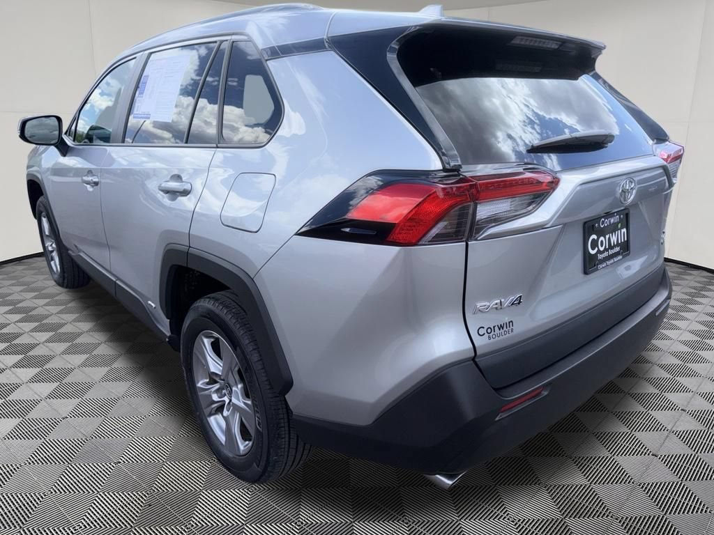 Used 2025 Toyota RAV4 XLE AWD/4WD image 5