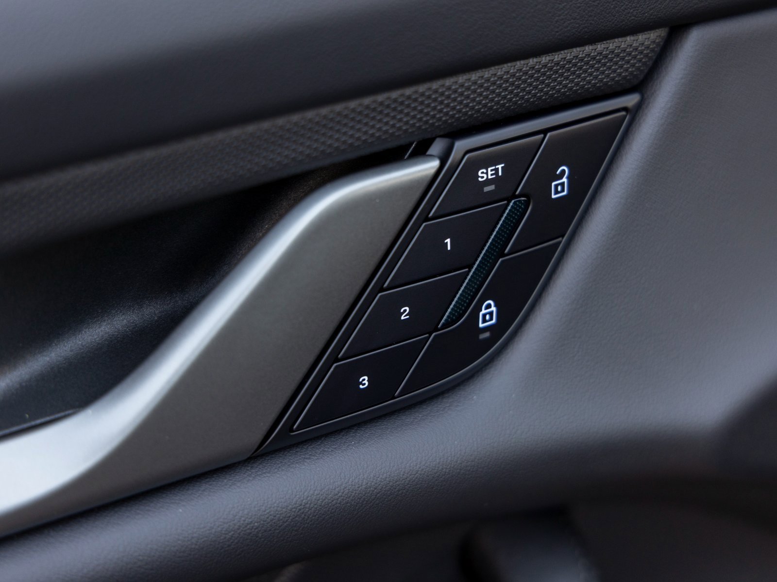 New 2026 Porsche Taycan image 22