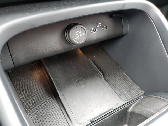 Used 2025 Volvo XC40 B5 Core image 34