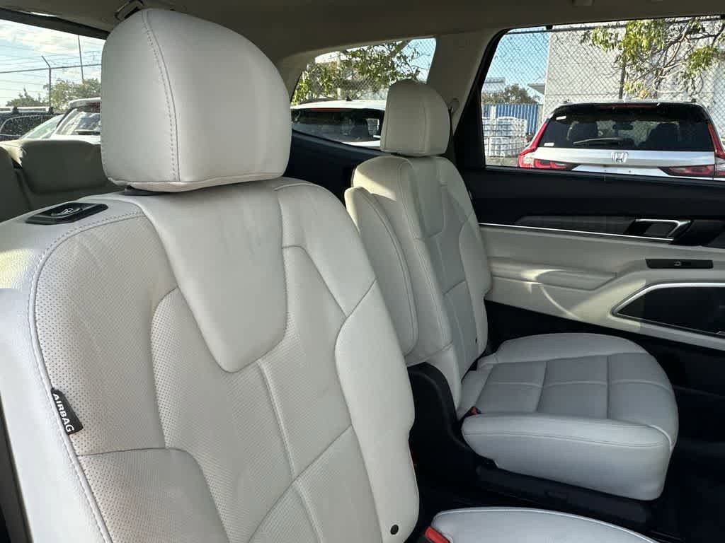 Used 2023 Kia Telluride EX w/ EX Captain's Chair Package FWD image 26