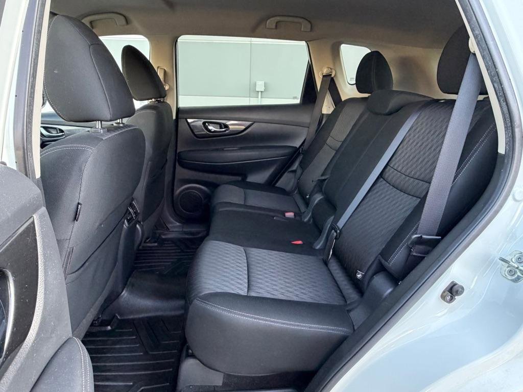 Used 2018 Nissan Rogue SV image 23