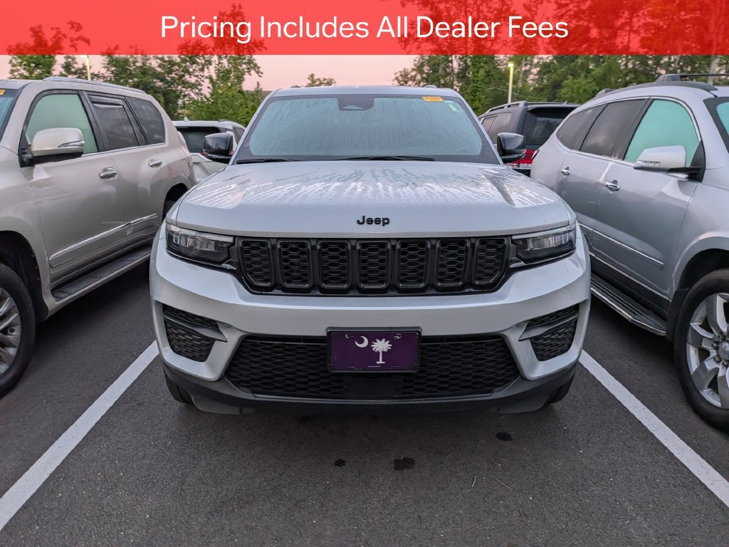 Used 2024 Jeep Grand Cherokee Altitude RWD image 2