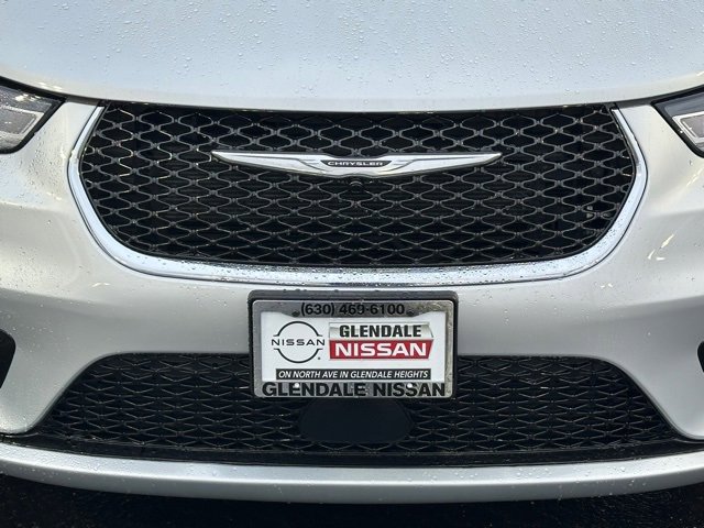 Used 2024 Chrysler Pacifica Touring-L image 9