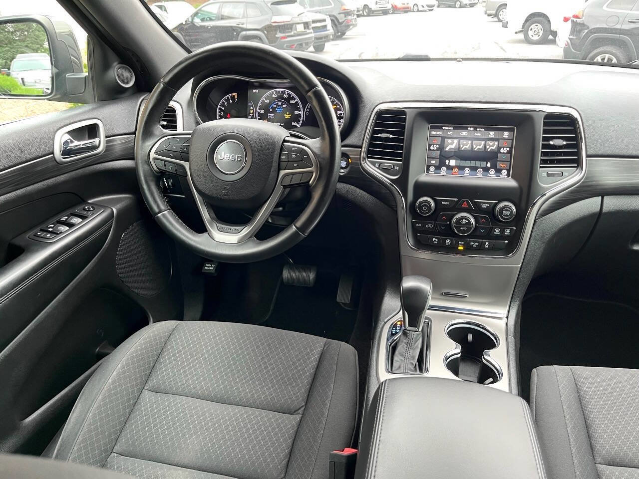 Used 2019 Jeep Grand Cherokee Laredo image 7