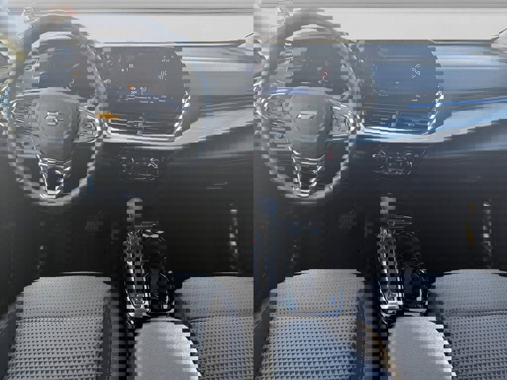 Used 2025 Chevrolet Trax LT w/ Driver Confidence Package image 11