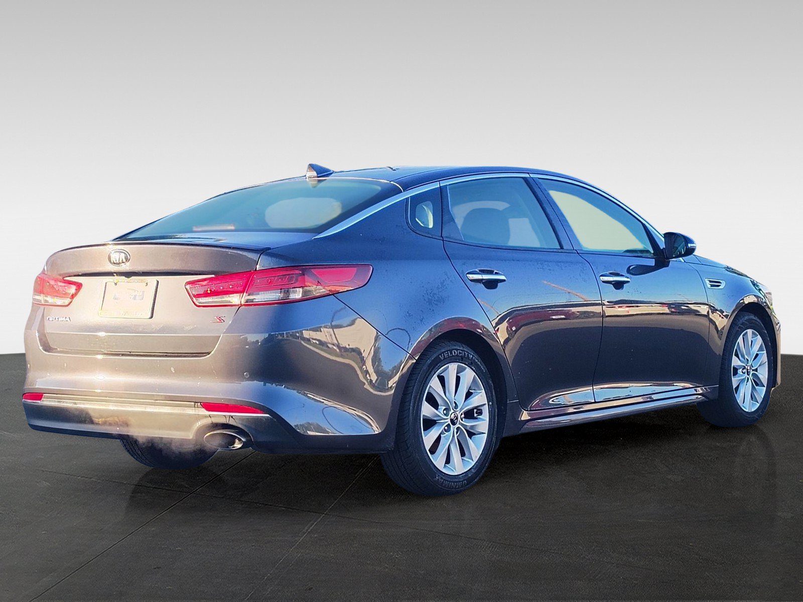 Used 2018 Kia Optima S FWD image 5