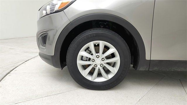 Used 2017 Kia Sorento LX image 9