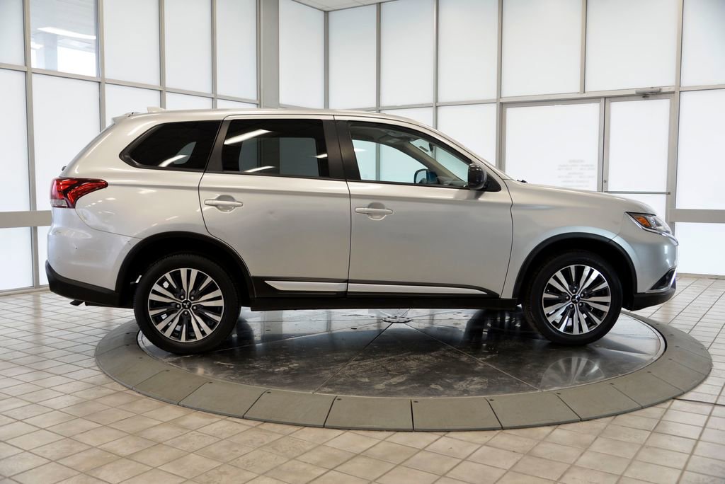 Used 2020 Mitsubishi Outlander SE image 9