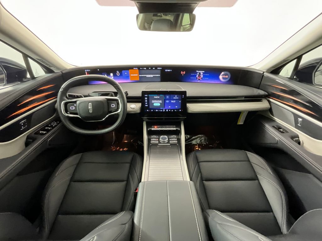 Used 2025 Lincoln Nautilus Premier AWD/4WD image 10