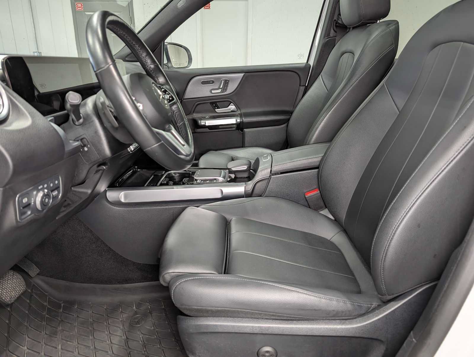 Used 2022 Mercedes-Benz GLB 250 4MATIC image 4
