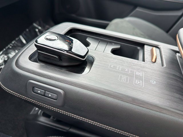 Used 2023 Nissan Ariya AWD image 31