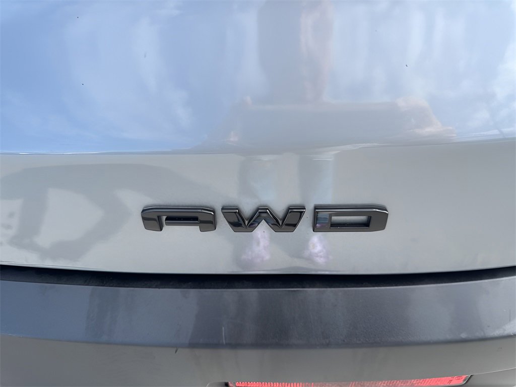 Used 2023 GMC Acadia SLE w/ Driver Convenience Package image 11