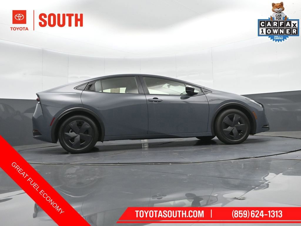 Used 2025 Toyota Prius LE FWD image 39