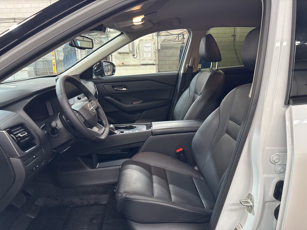 Certified 2025 Nissan Rogue SL image 11