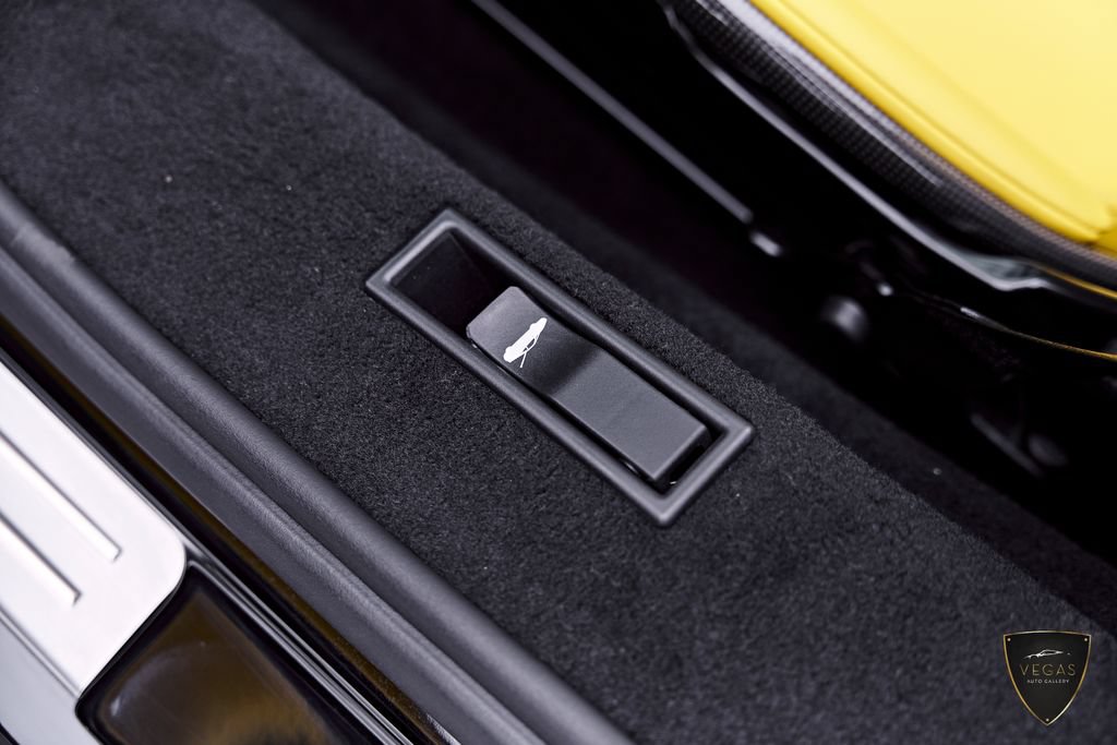 Used 2024 Ferrari SF90 Spider AWD/4WD image 57