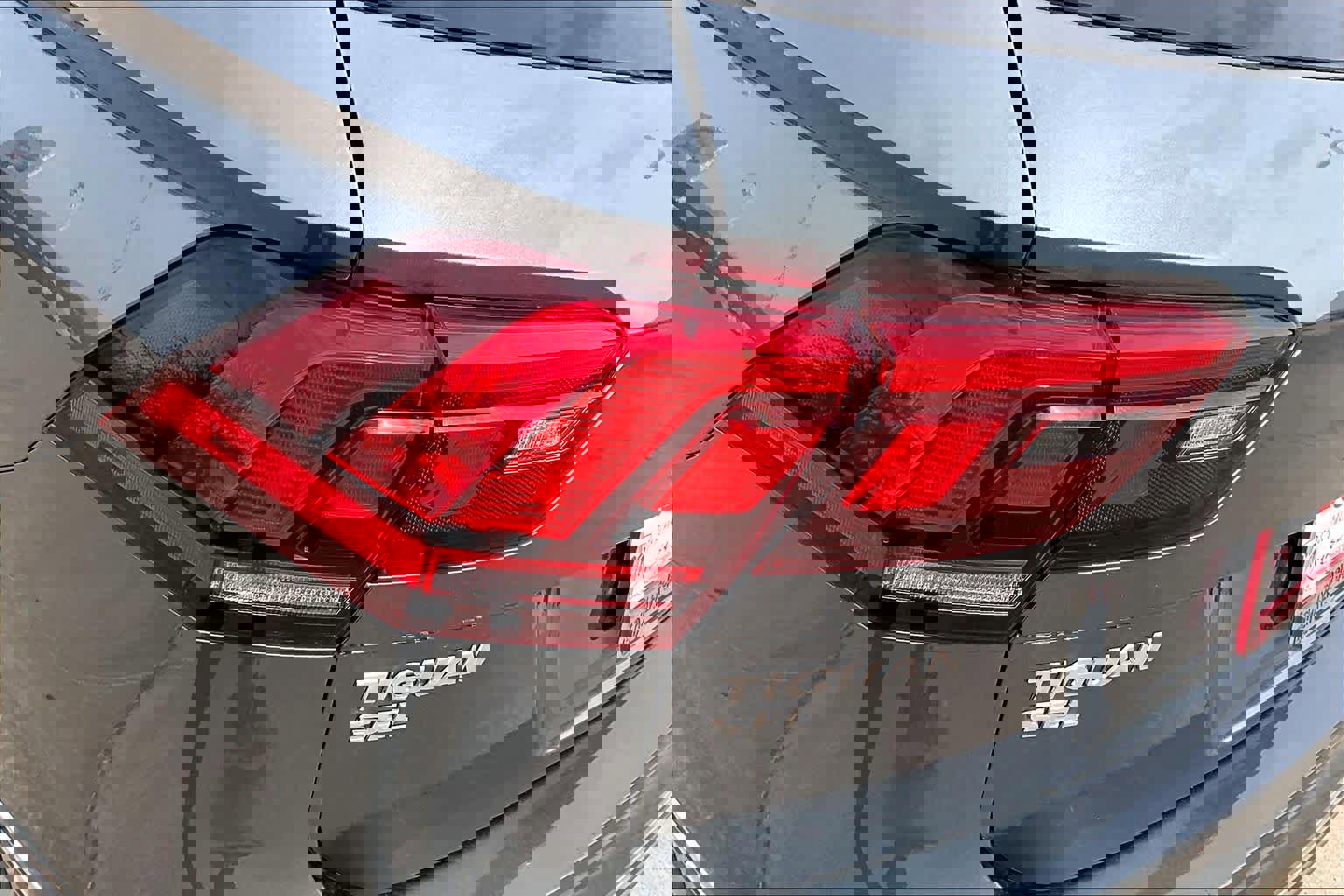 Used 2021 Volkswagen Tiguan SEL Premium R-Line image 29