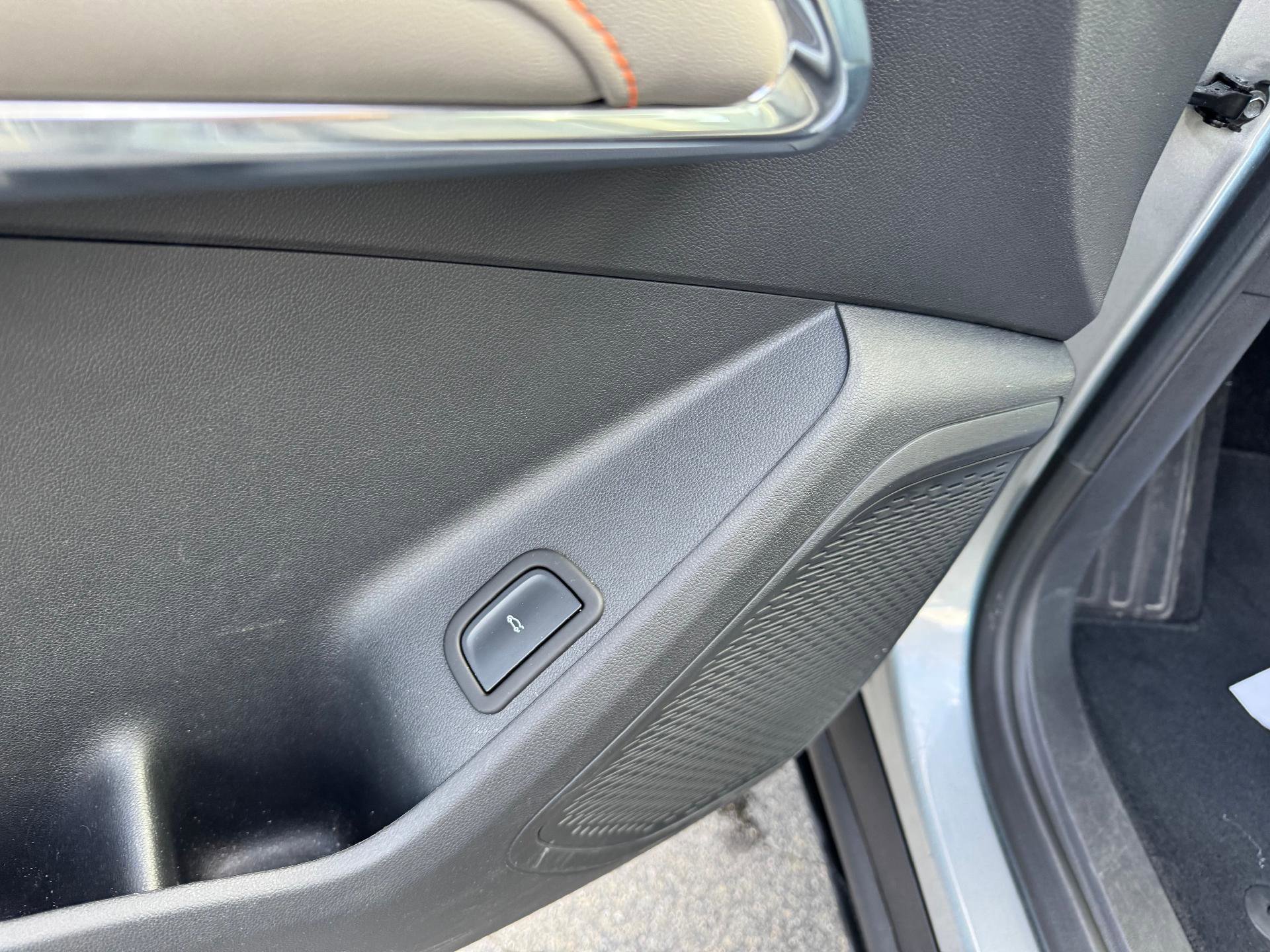 Used 2025 Chevrolet Traverse LT image 20