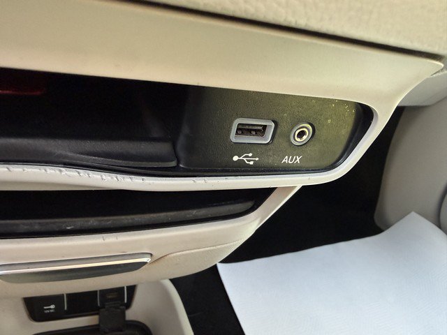 Used 2017 Chrysler Pacifica Touring-L FWD image 33