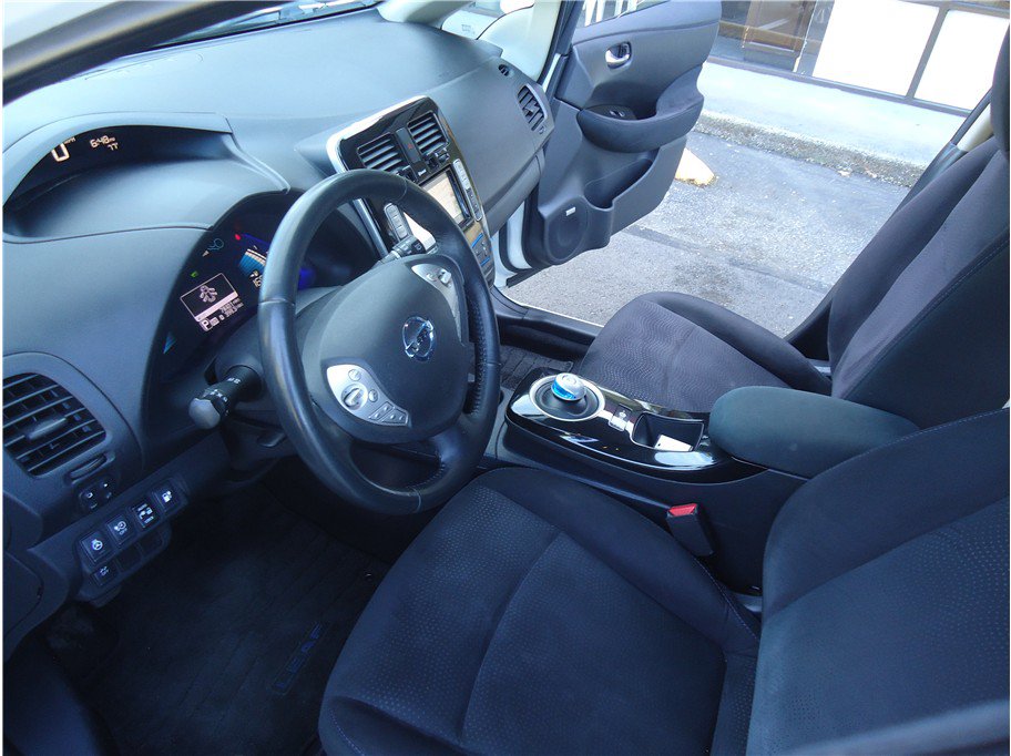 Used 2016 Nissan Leaf SV w/ Premium Package FWD image 22