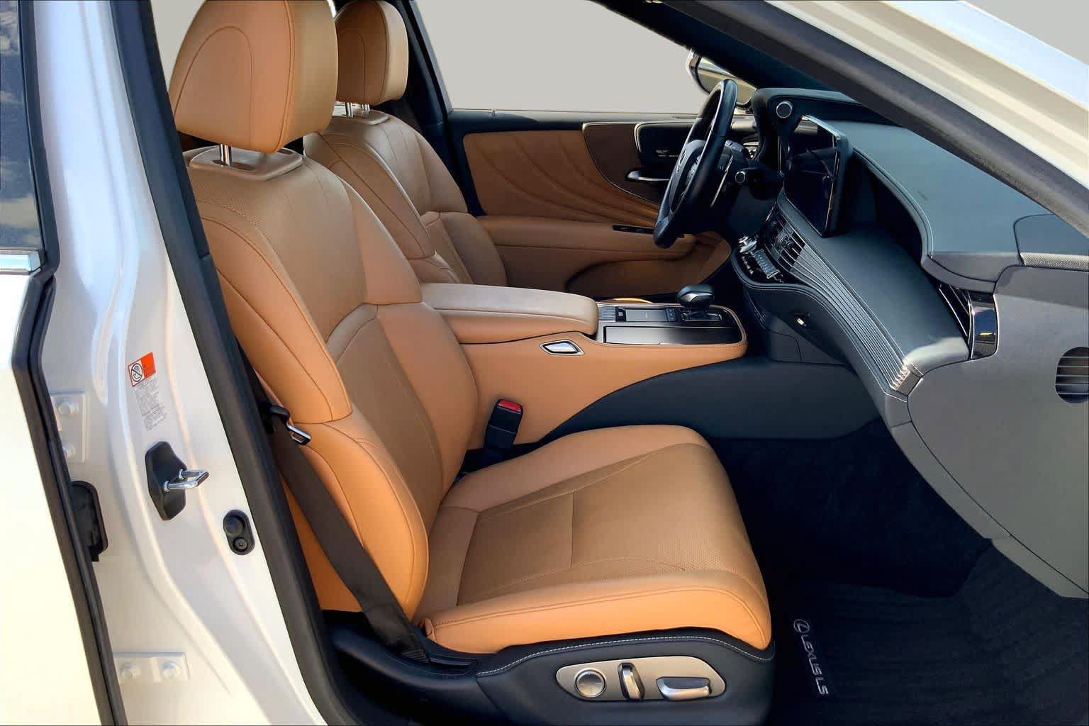 Used 2021 Lexus LS 500 w/ Accessory Package (Z2) RWD image 9