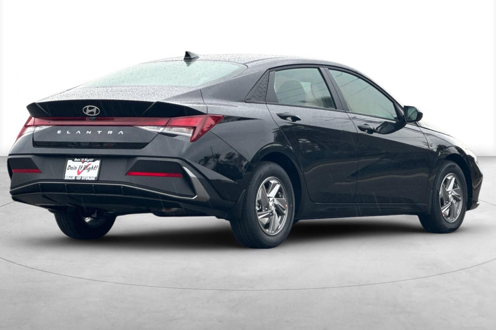Used 2025 Hyundai Elantra SE image 8
