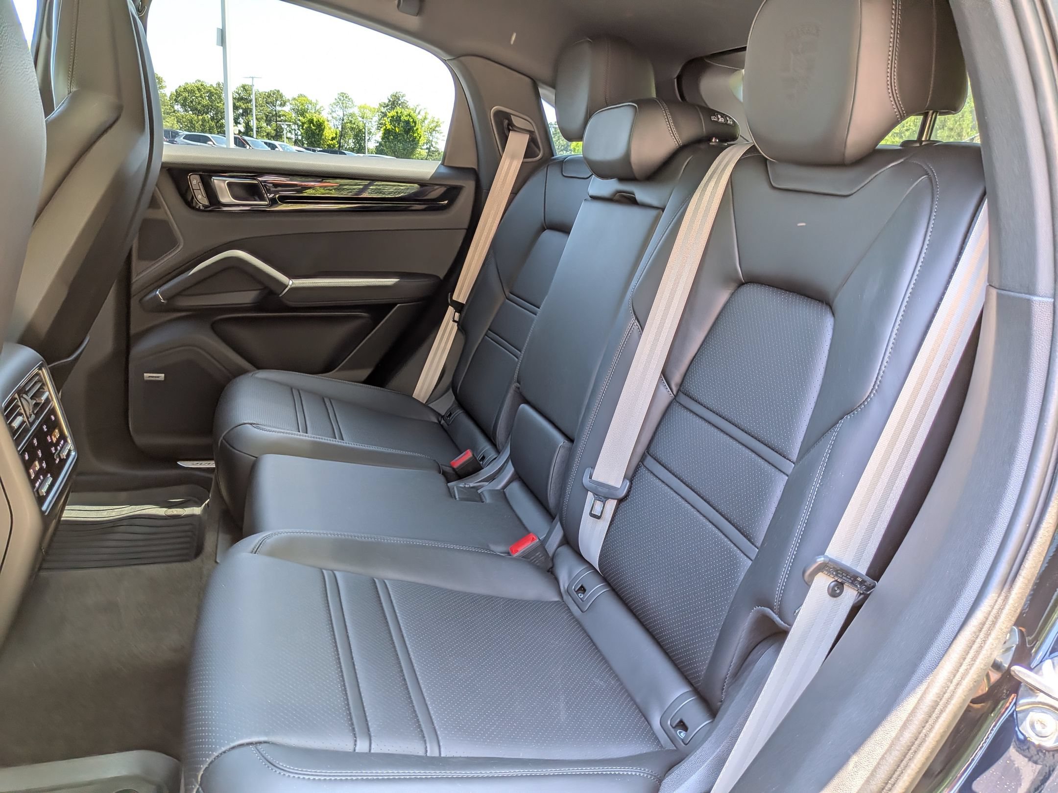 Certified 2023 Porsche Cayenne Platinum Edition AWD/4WD image 21