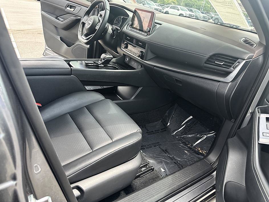 Used 2023 Nissan Rogue SV w/ SV Premium B Package FWD image 22