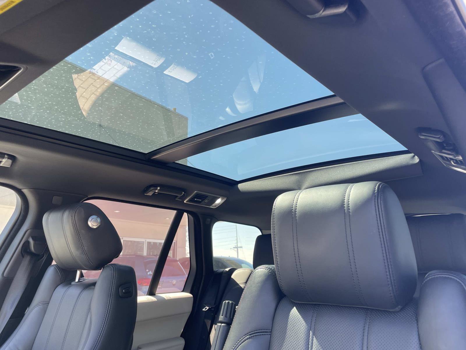 Used 2016 Land Rover Range Rover HSE image 18