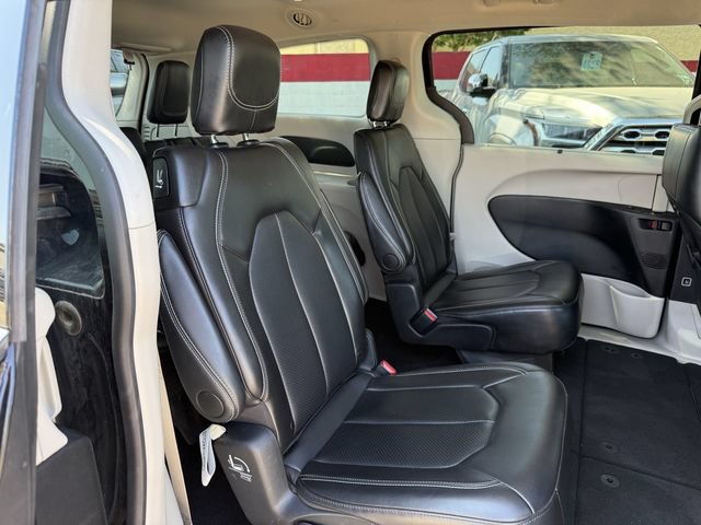 Used 2024 Chrysler Pacifica Touring-L FWD image 29