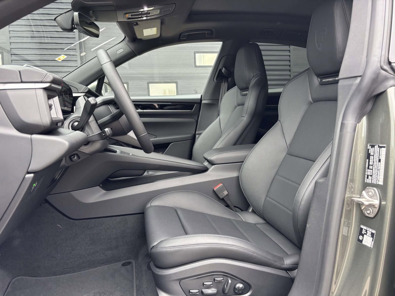New 2026 Porsche Macan 4S Electric AWD/4WD image 5