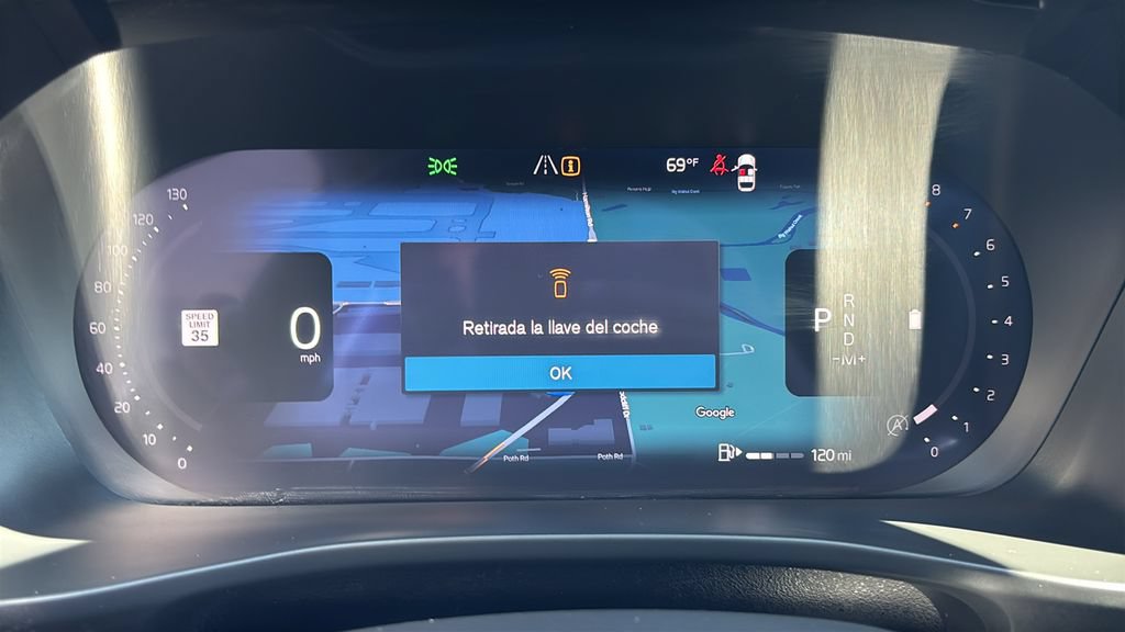 Certified 2026 Volvo XC40 B5 Plus AWD/4WD image 15