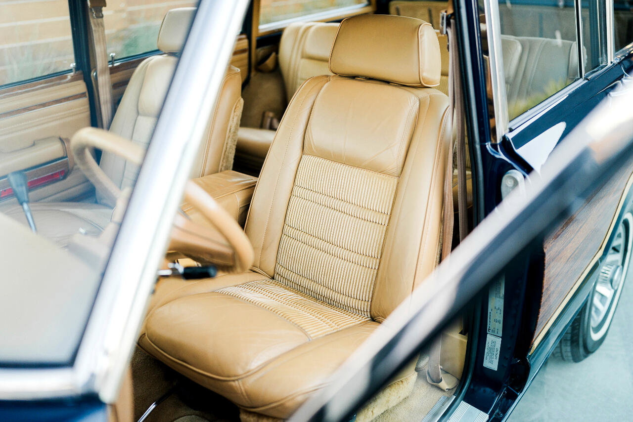 Used 1987 Jeep Grand Wagoneer image 93