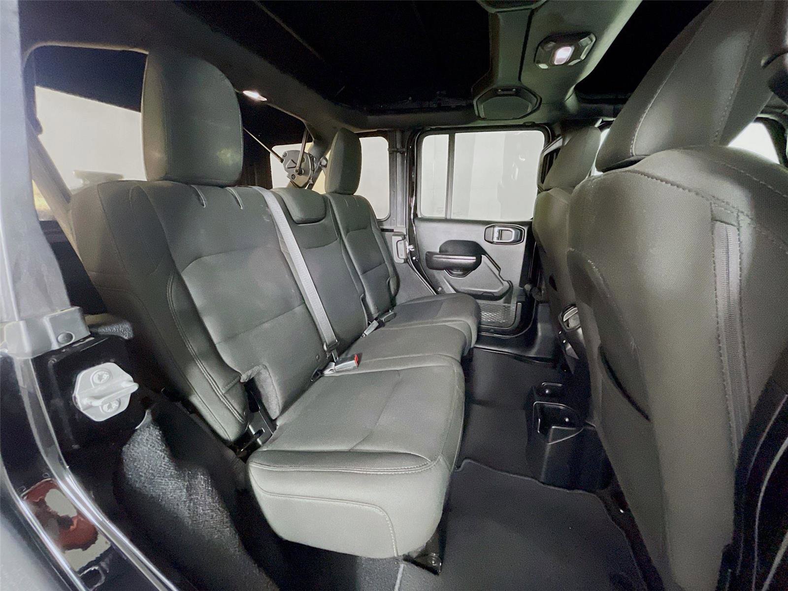 Used 2018 Jeep Wrangler Unlimited Sport S image 28