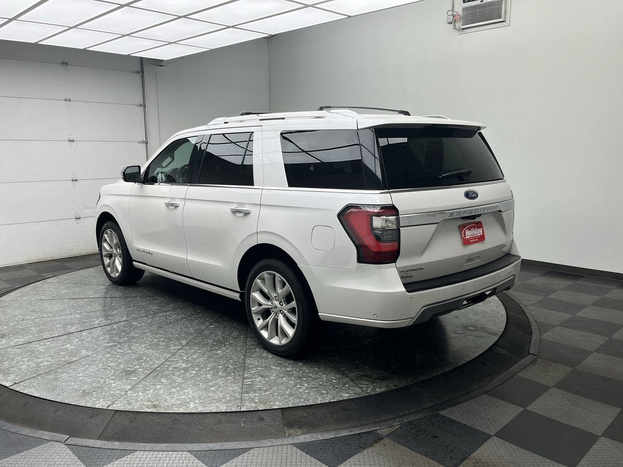 Used 2019 Ford Expedition Platinum image 2