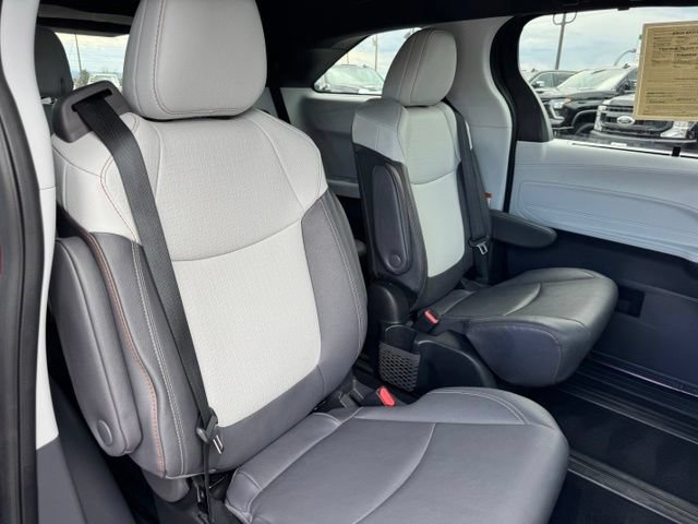 Used 2024 Toyota Sienna XSE FWD image 22