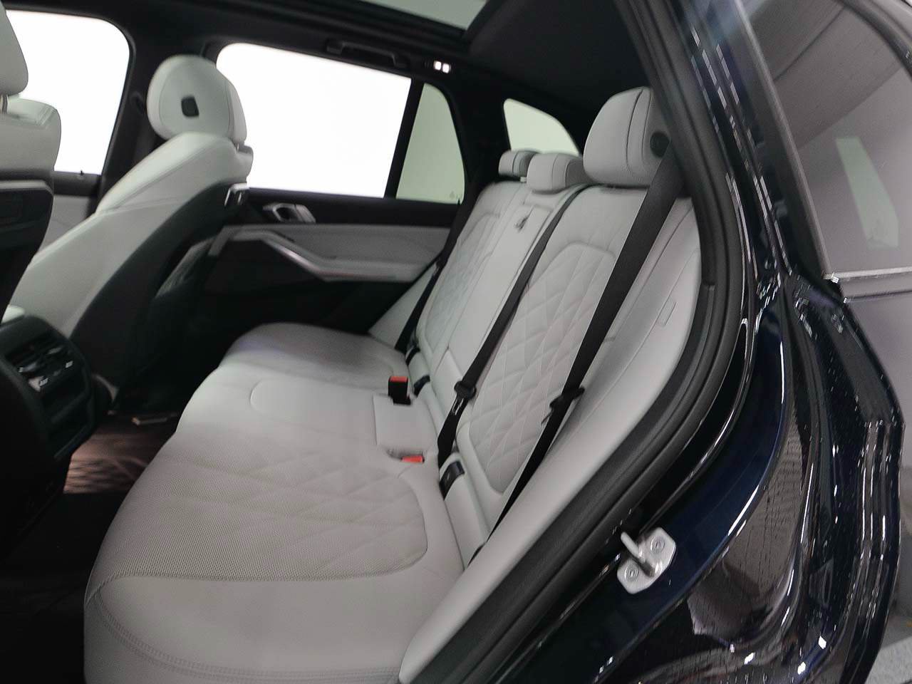 Used 2026 BMW X5 xDrive40i AWD/4WD image 11