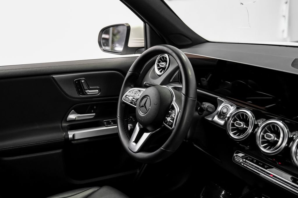Used 2021 Mercedes-Benz GLB 250 w/ Premium Package image 17