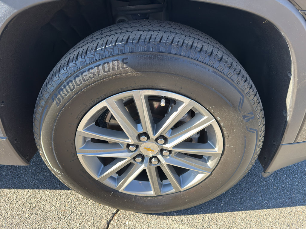 Used 2023 Chevrolet Traverse LT image 37