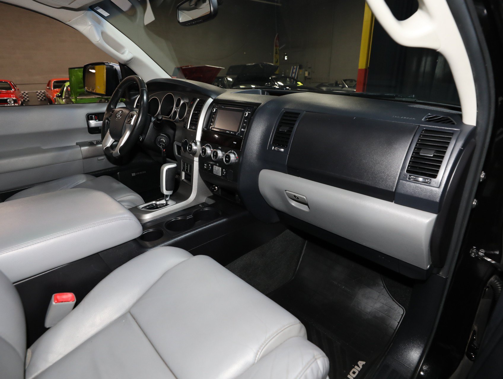 Used 2016 Toyota Sequoia Limited AWD/4WD image 35